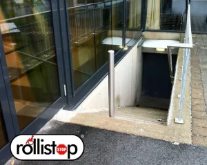 1 Poller Aussentreppe